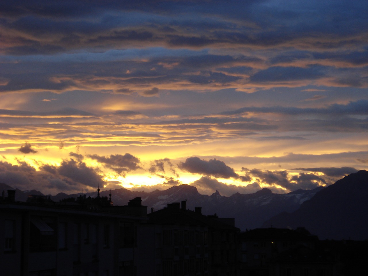 dawn rising sun clouds free photo