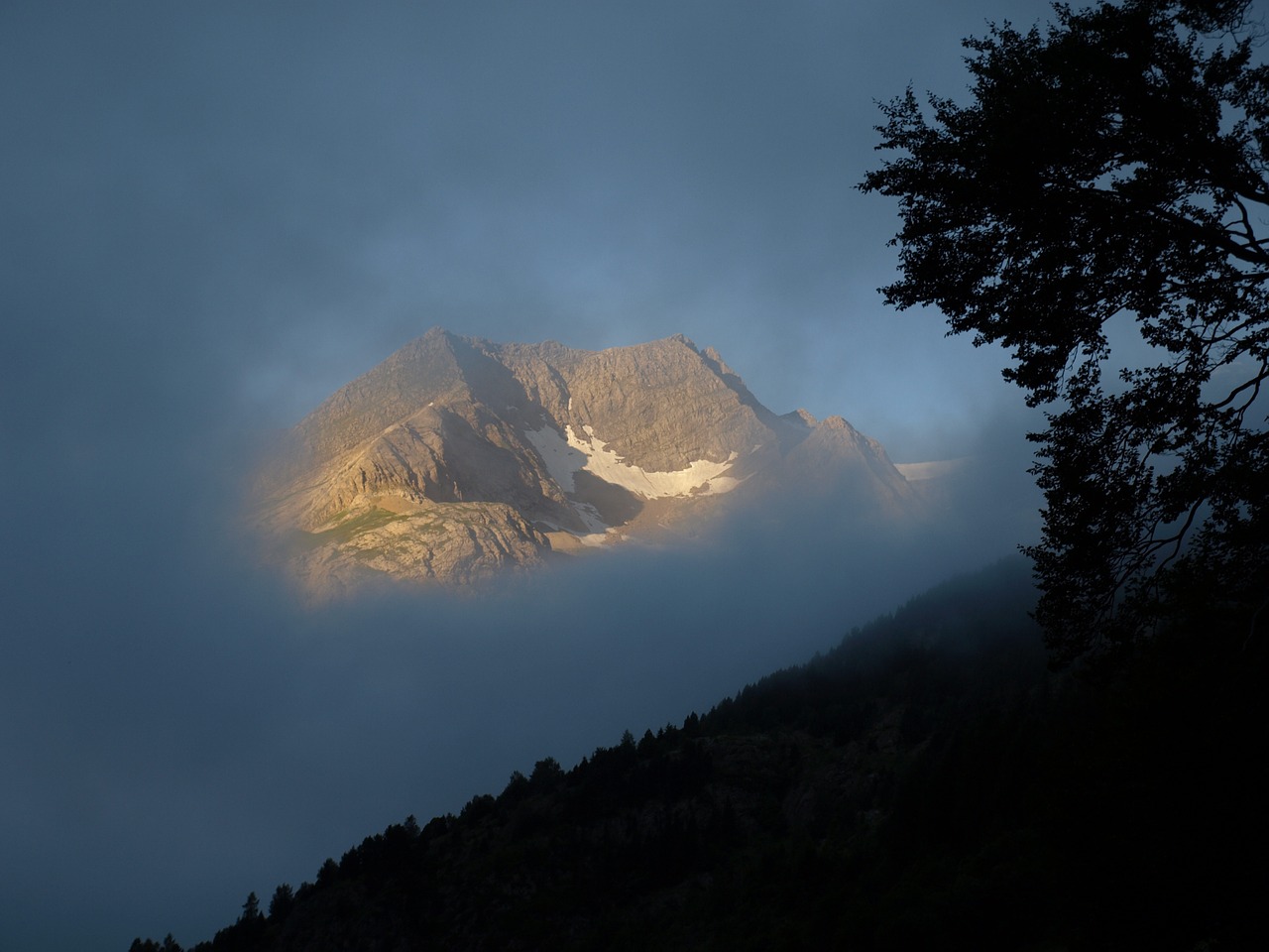 dawn cloud mountain free photo