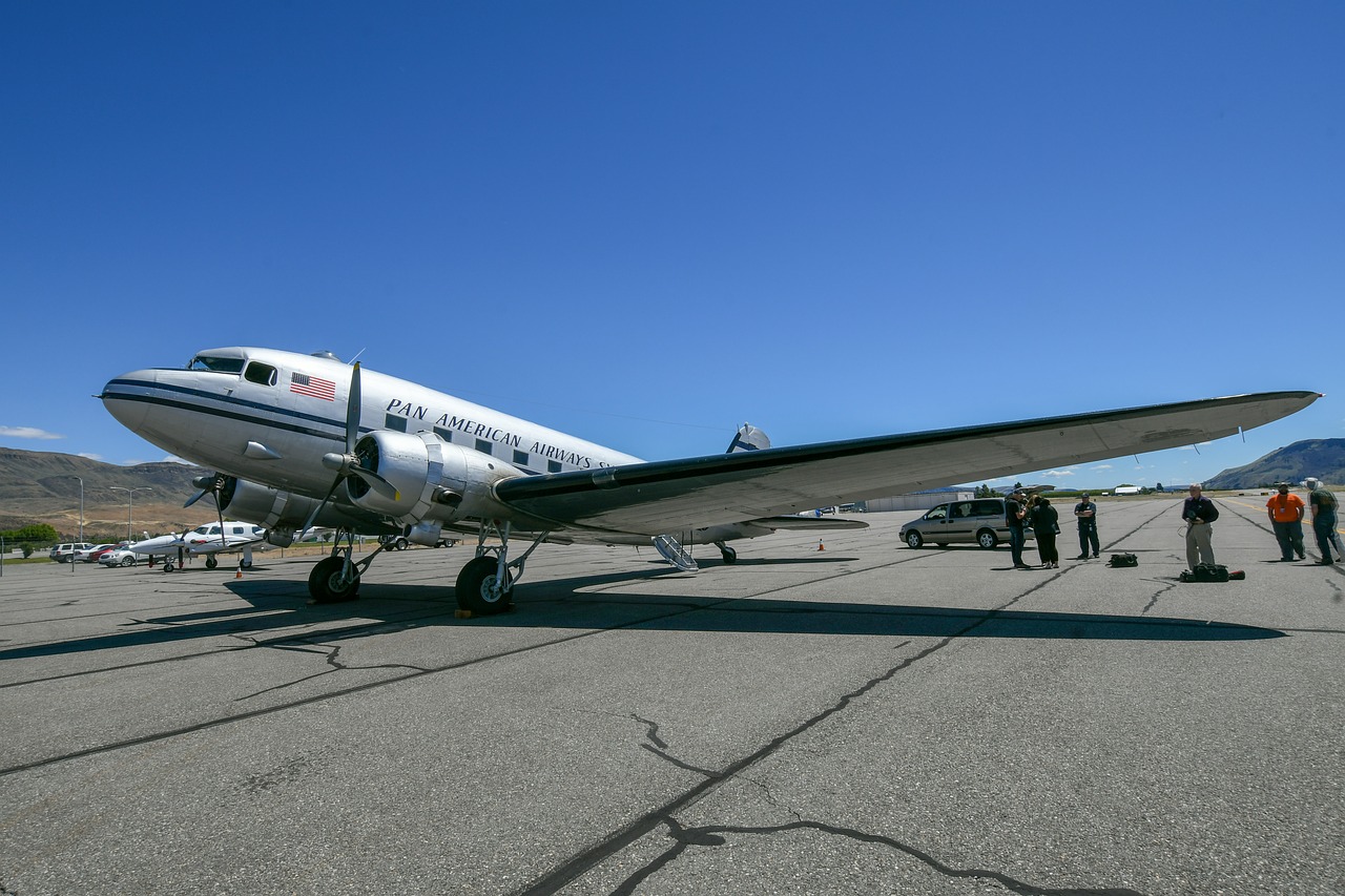 dc3  airplane  vintage free photo