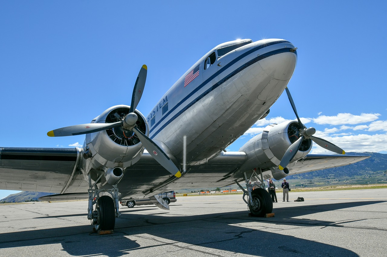 dc3  airplane  vintage free photo