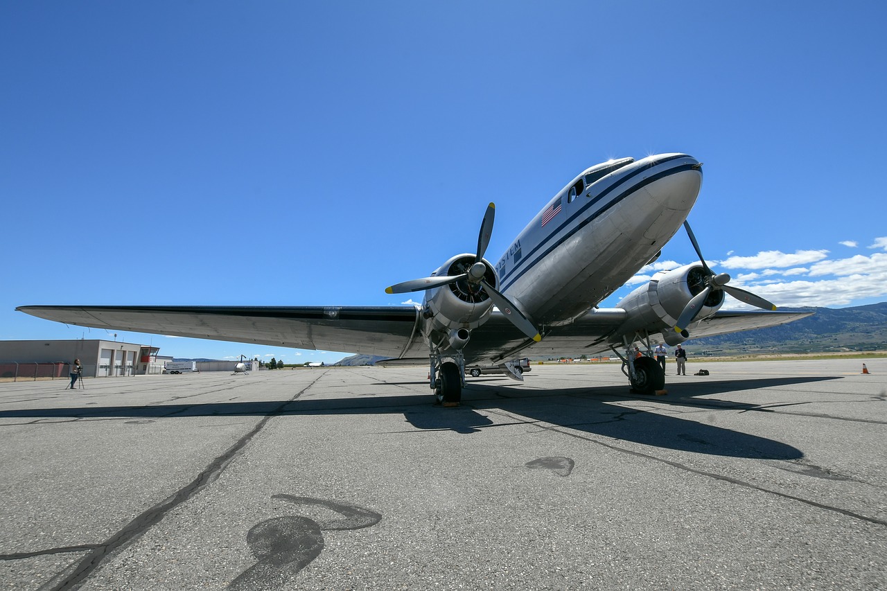 dc3  airplane  vintage free photo