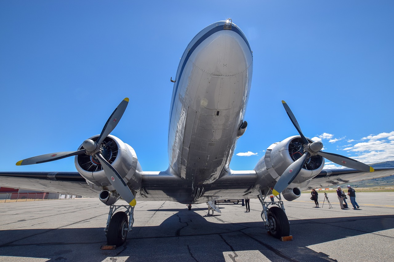 dc3  airplane  vintage free photo