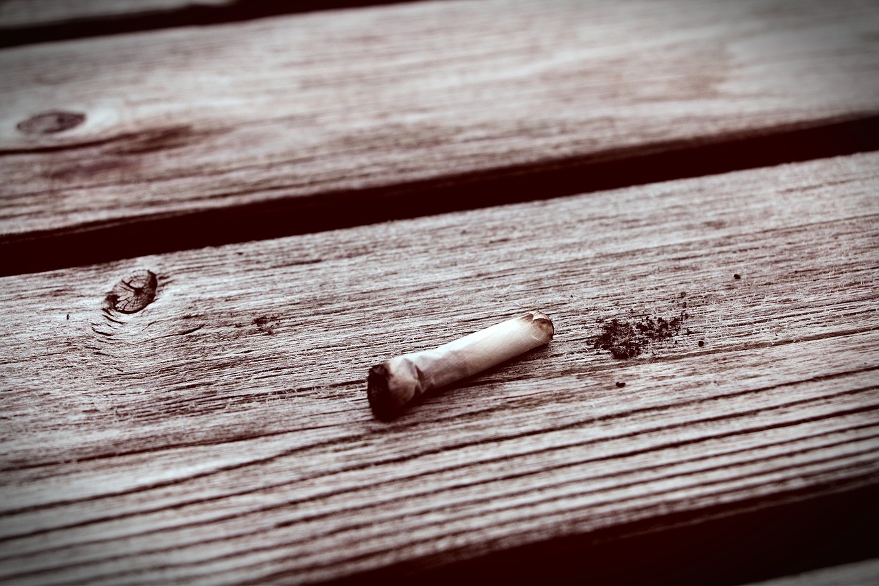 dead joint  table  smoked free photo