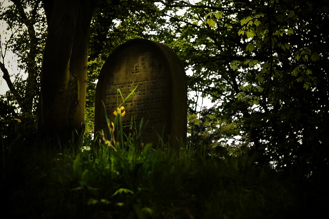 death mourning cemetery free photo