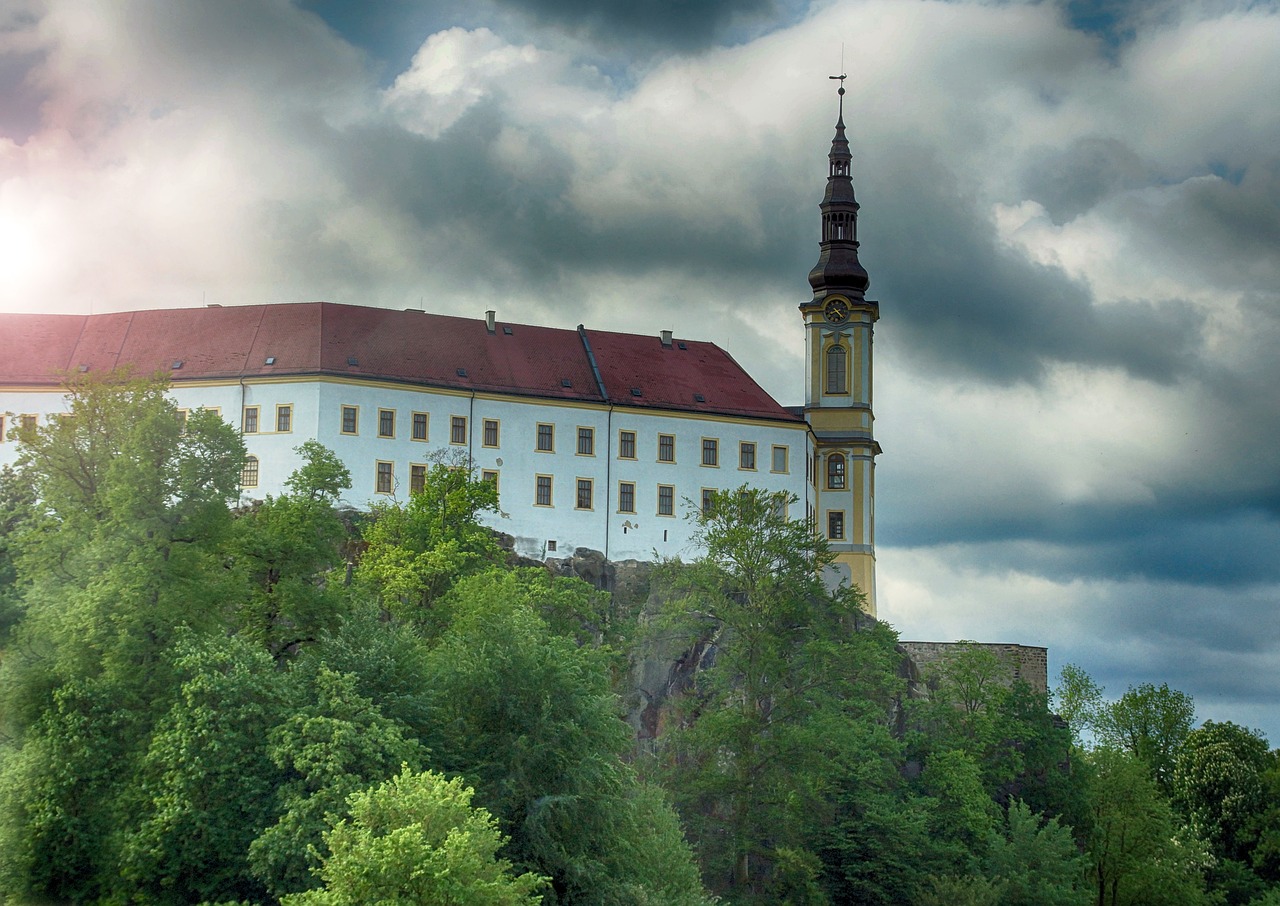děčín castle sky free photo