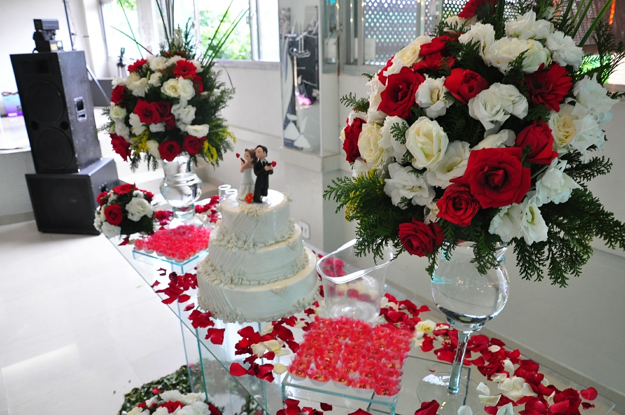 decorated table wedding cake decoration free photo