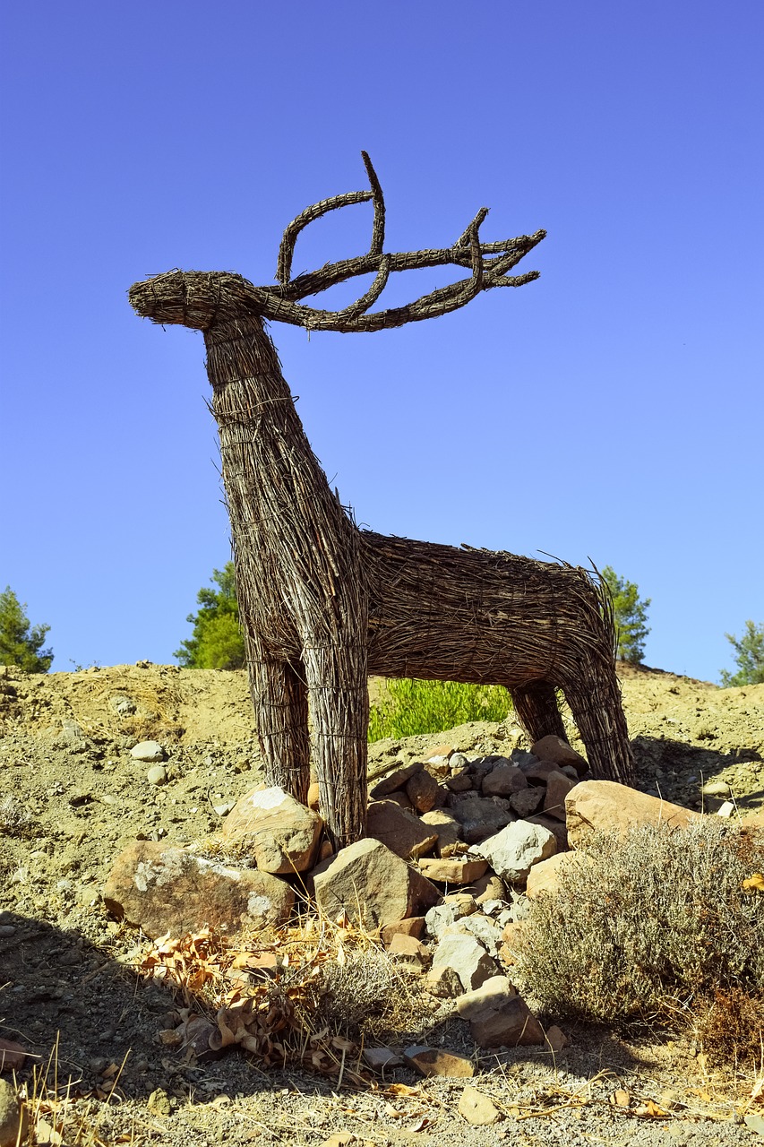 deer sculpture dried reeds sculpture free photo