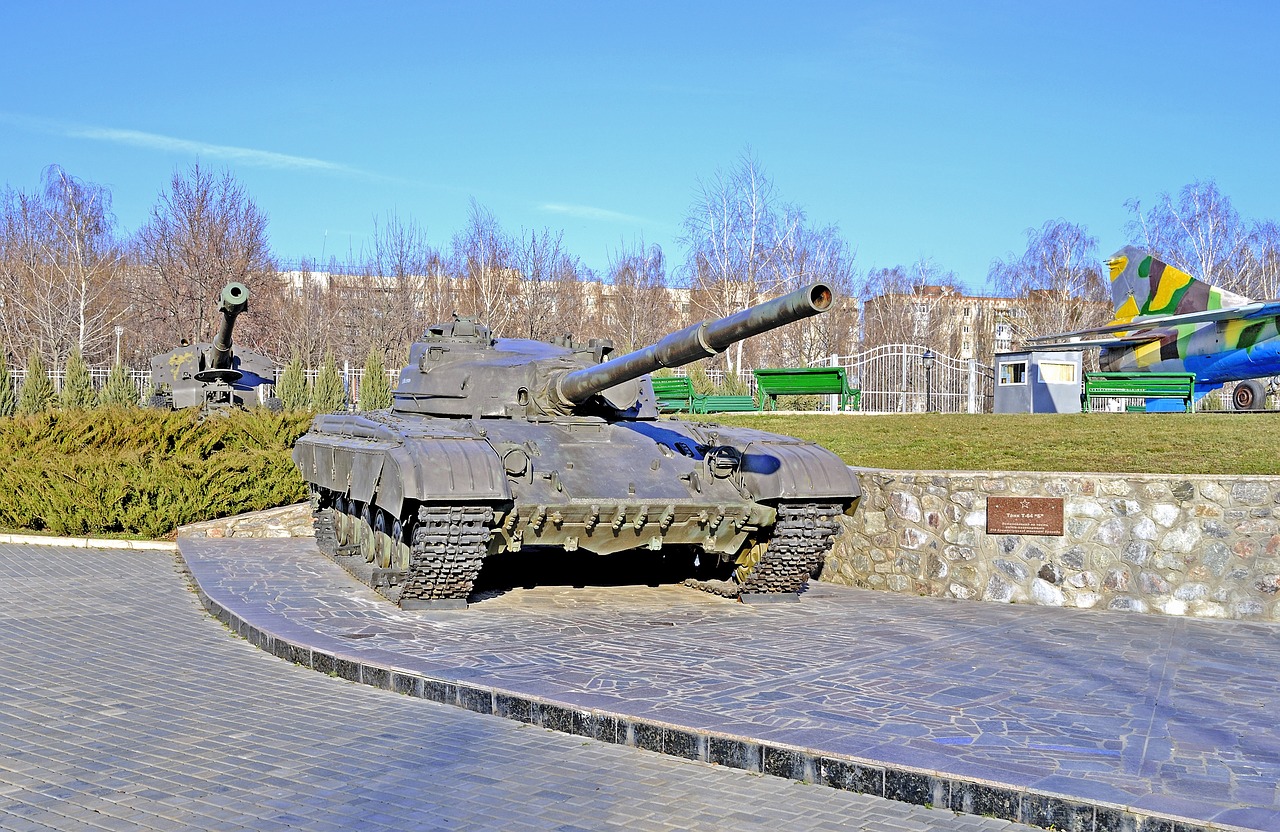defender of the fatherland  tank  monument free photo