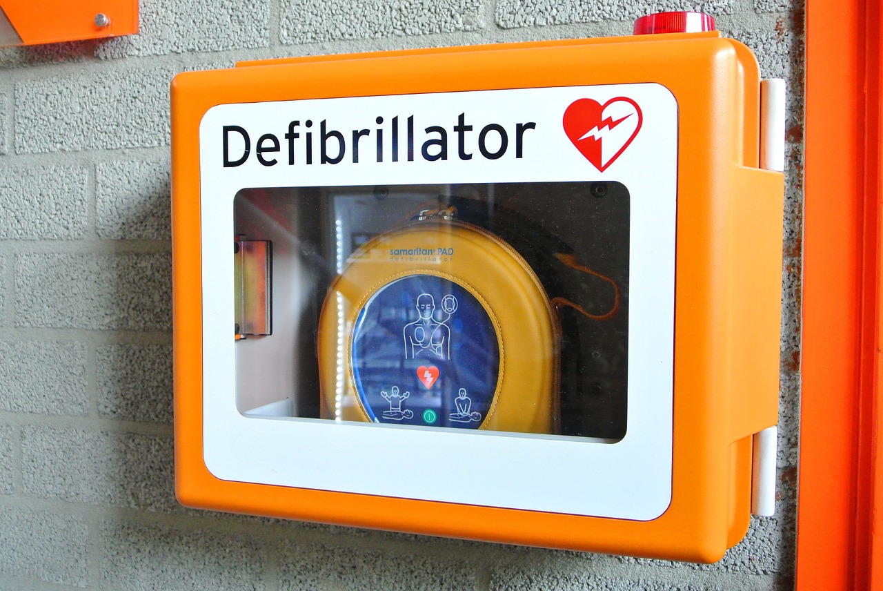 defibrillator revival ill free photo