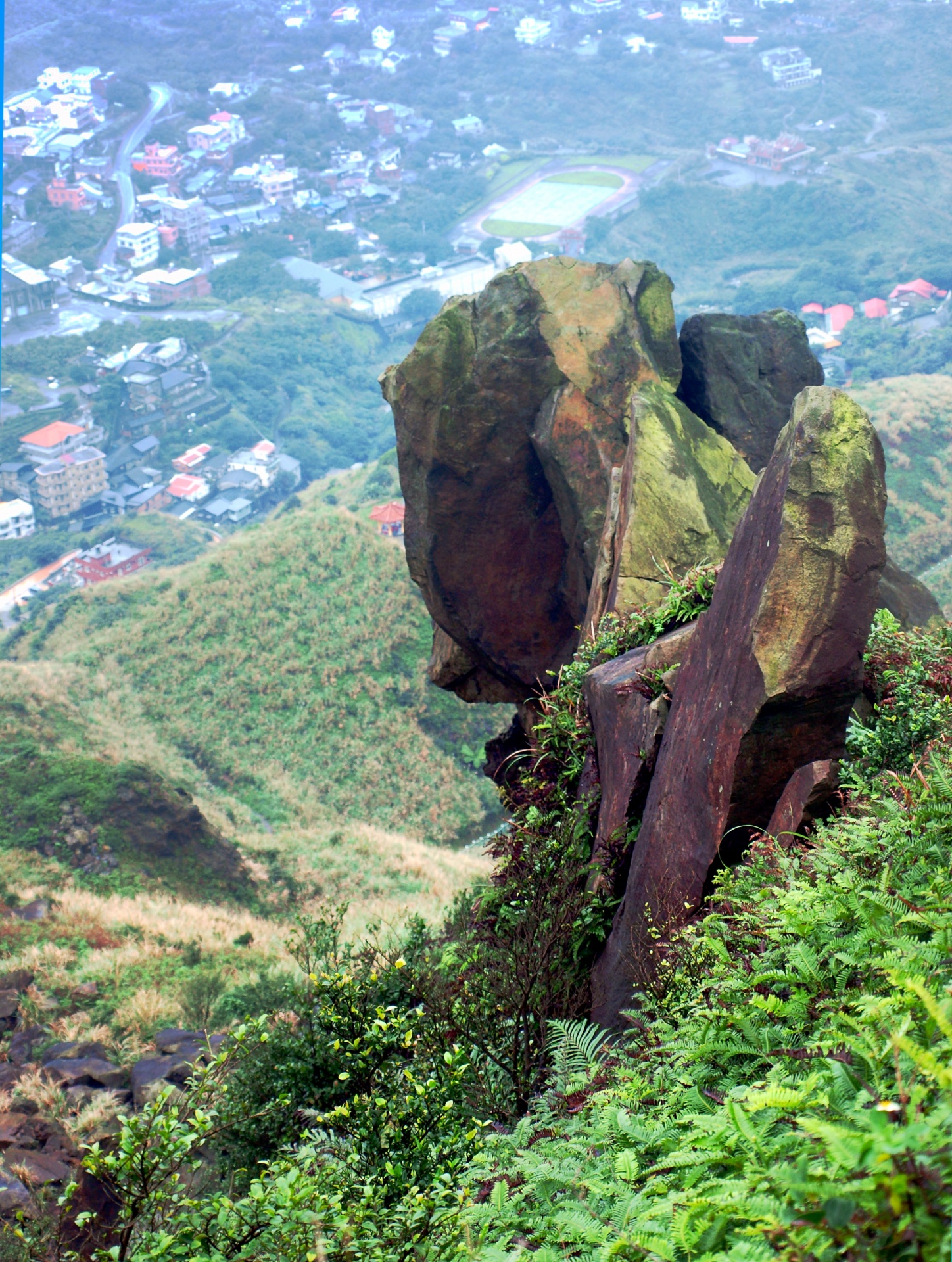 huge rock delicate balance jinguashi free photo