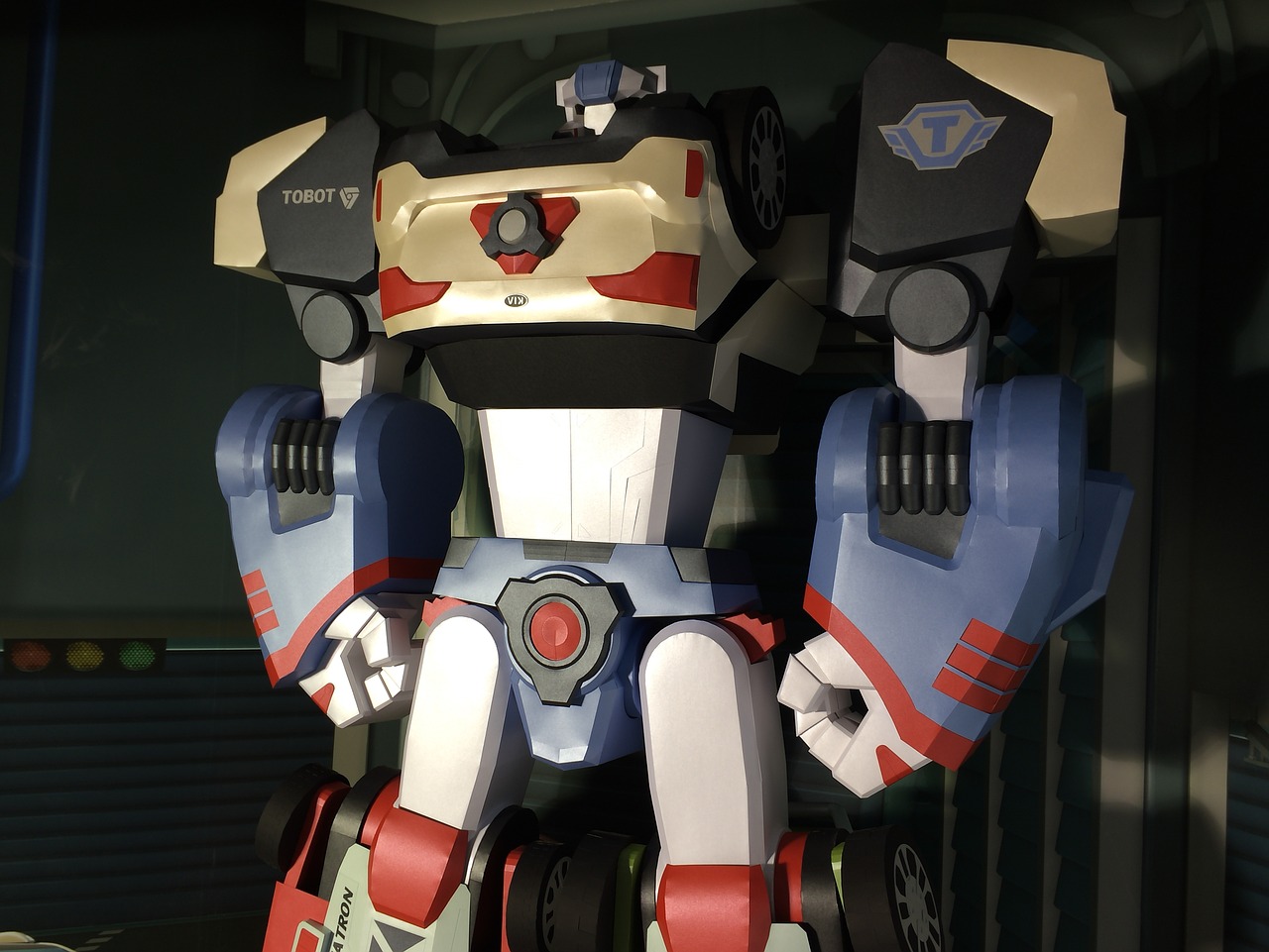 delta tron robot paper toy free photo
