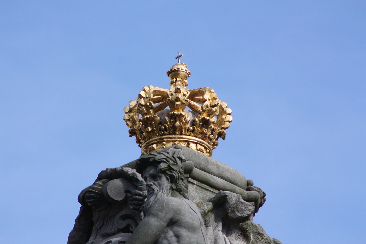 denmark royal house crown free photo
