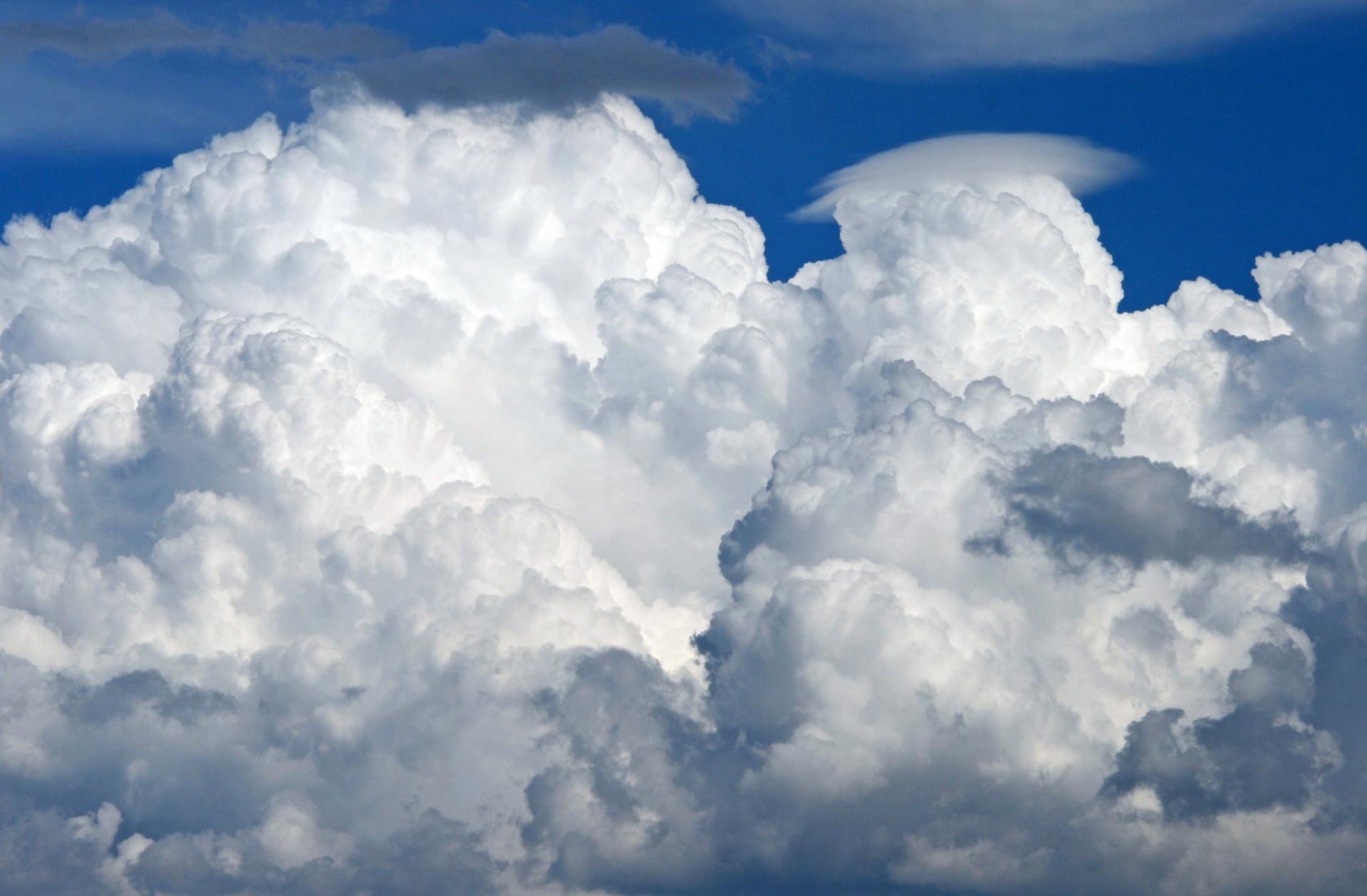 sky cloud billowing free photo