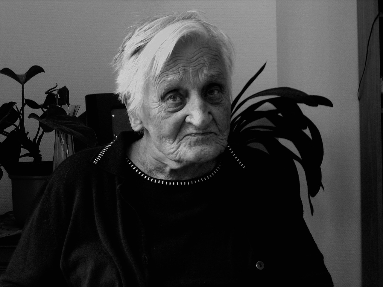 dependent dementia woman free photo