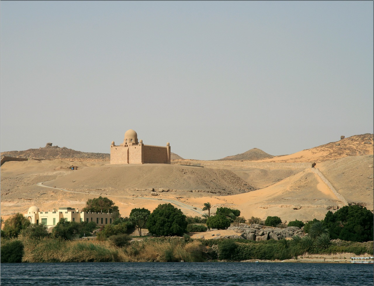 desert egypt mausoleum free photo