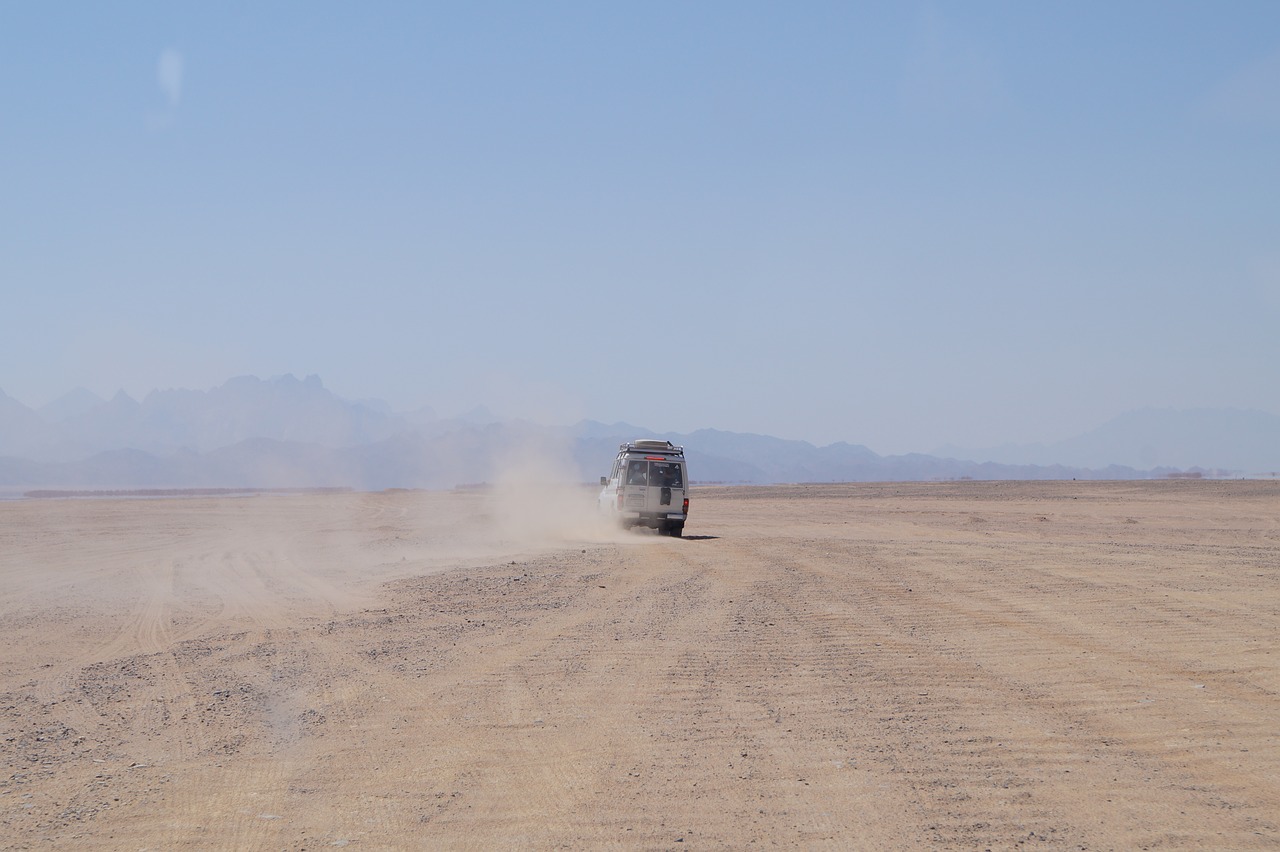 desert  sand  jeep free photo