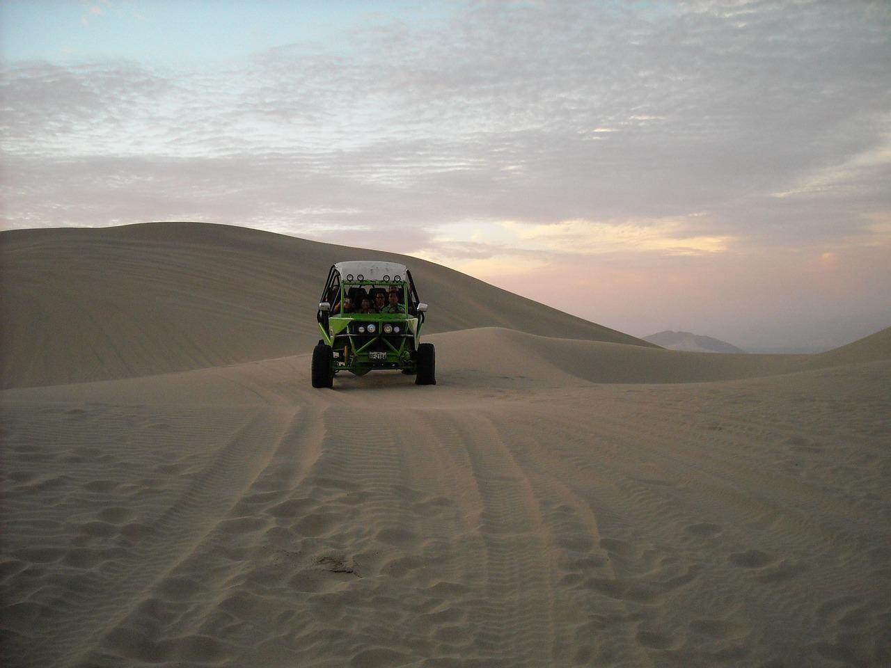 desert sandboarding huacachina free photo