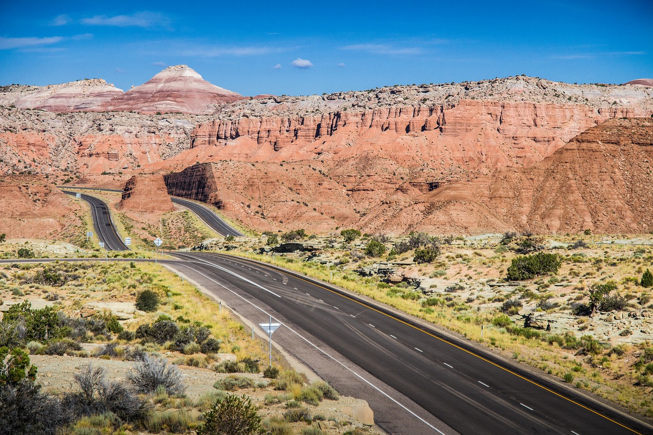 desert highway roadtrip free photo