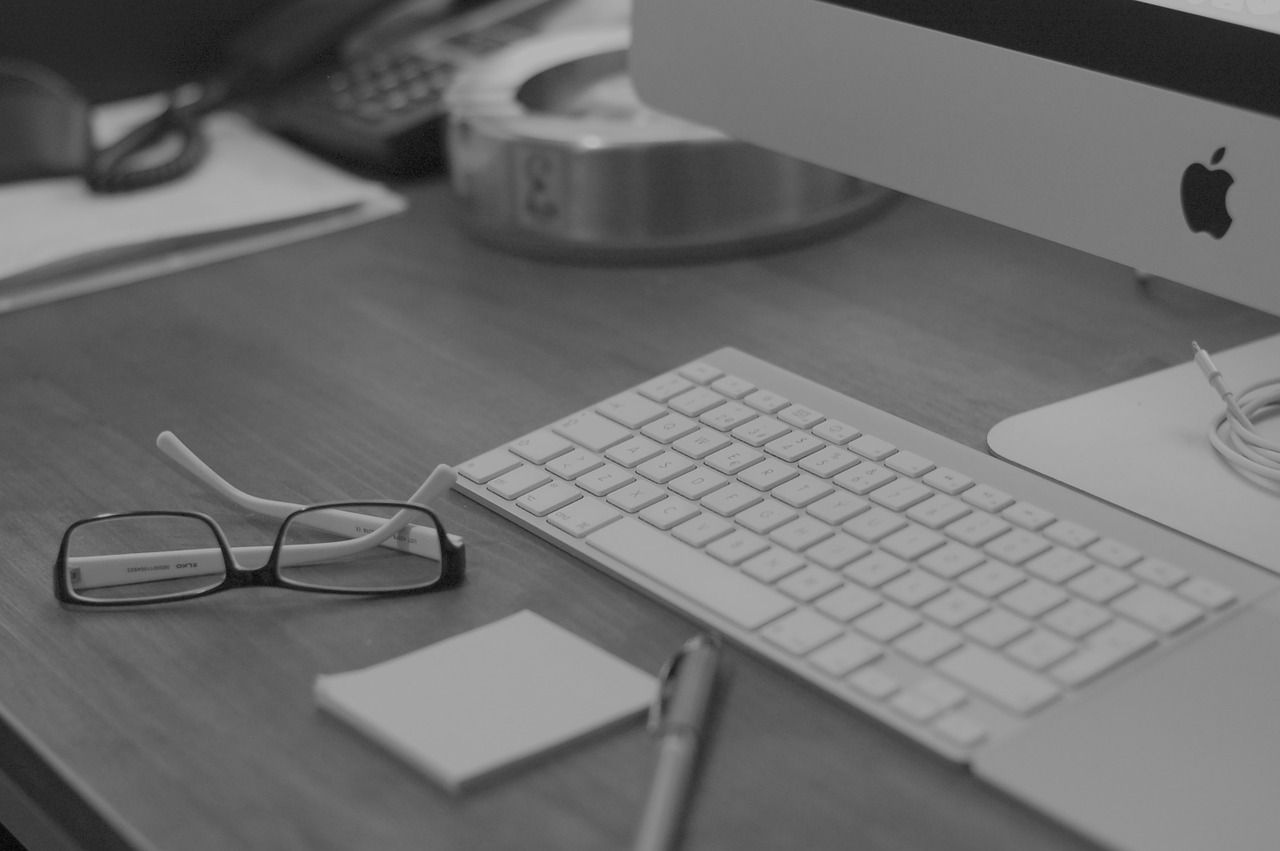 desktop work area keyboard free photo