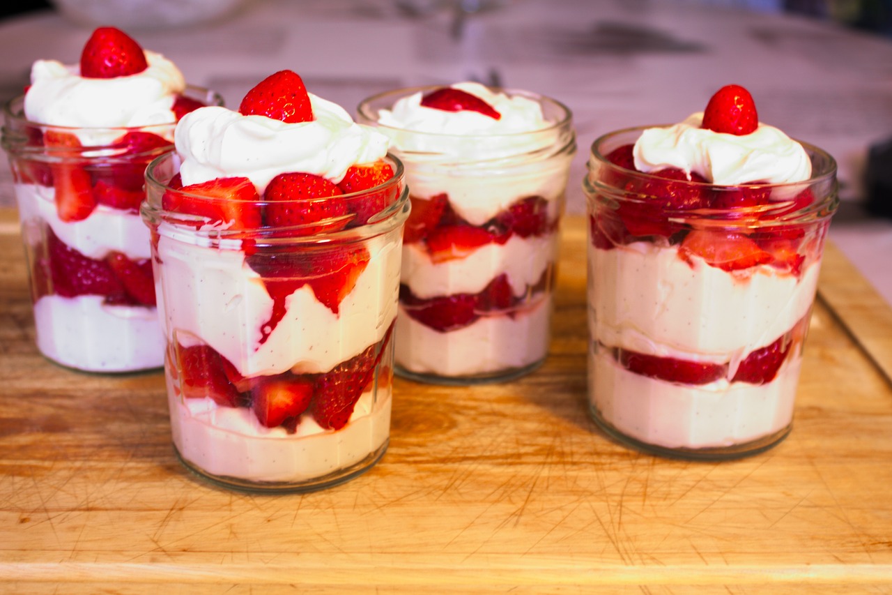 dessert strawberries red fruits free photo