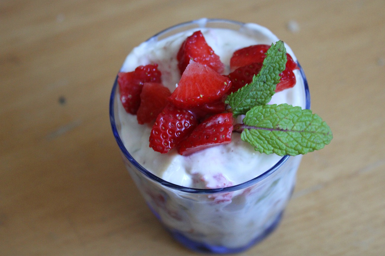 dessert  strawberry  cake free photo