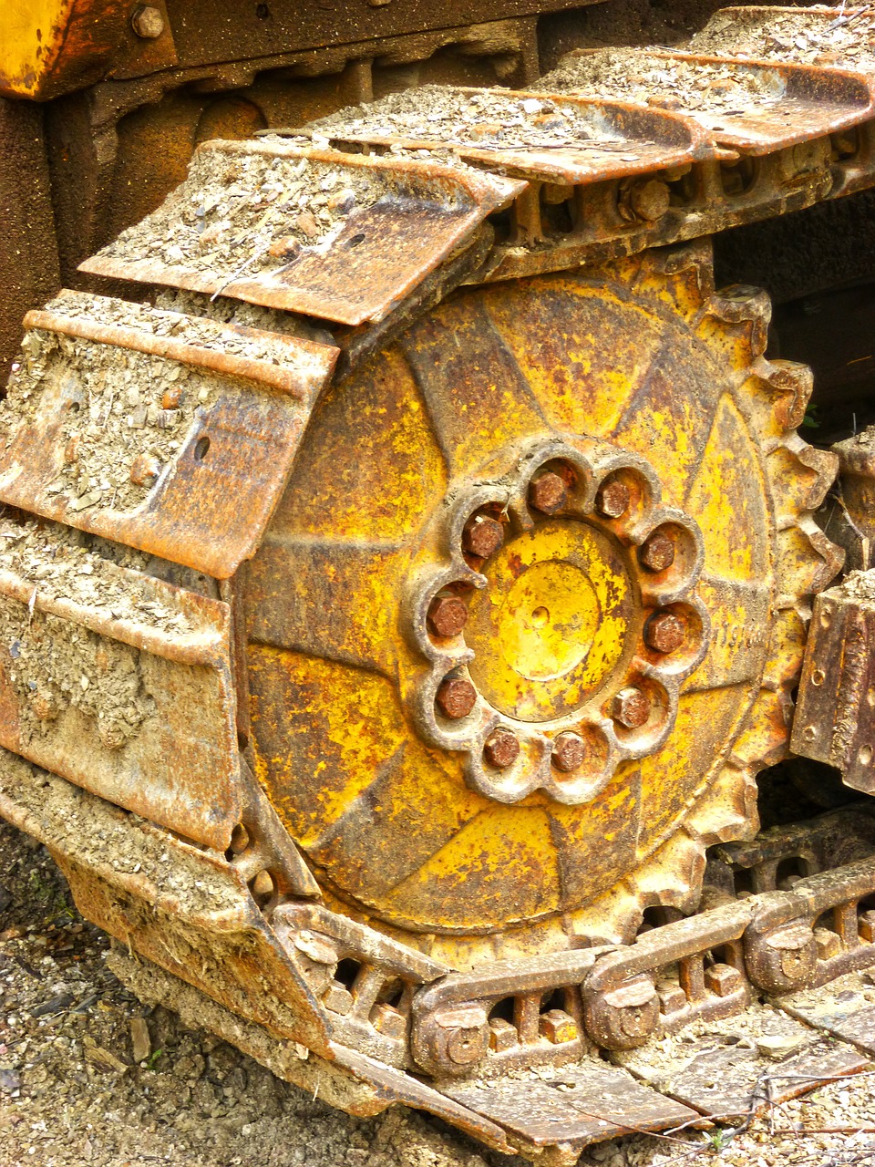 detail caterpillar wheel free photo