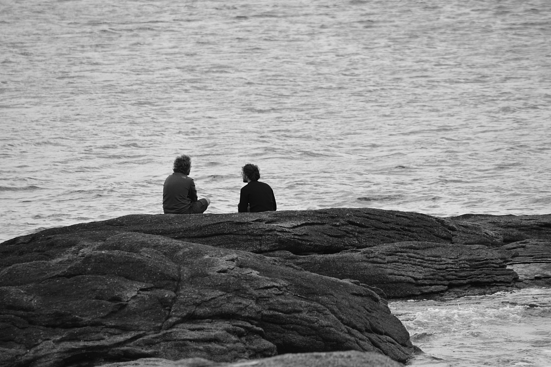 Download Free Photo Of Discussions Friends Rocks Black White Sea From Needpix Com