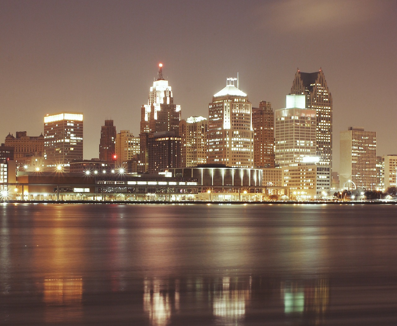 Download free photo of Detroit,city,night,skyscrapers,houses from