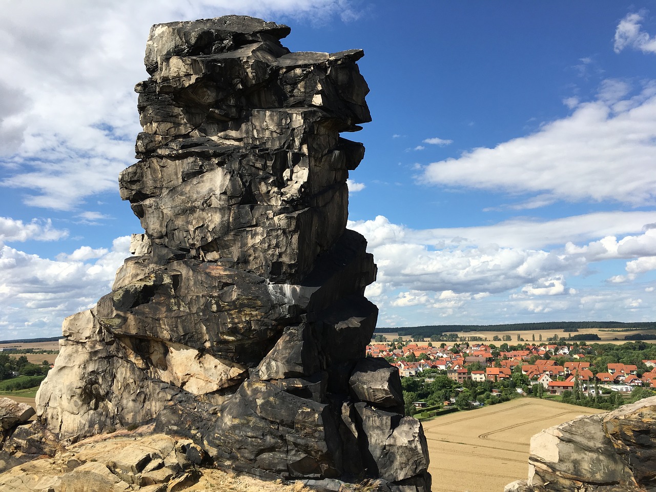 devil's wall rock cliff free photo