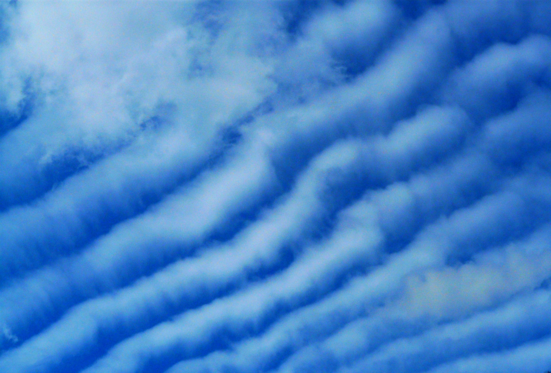 diagonal clouds cloud free photo