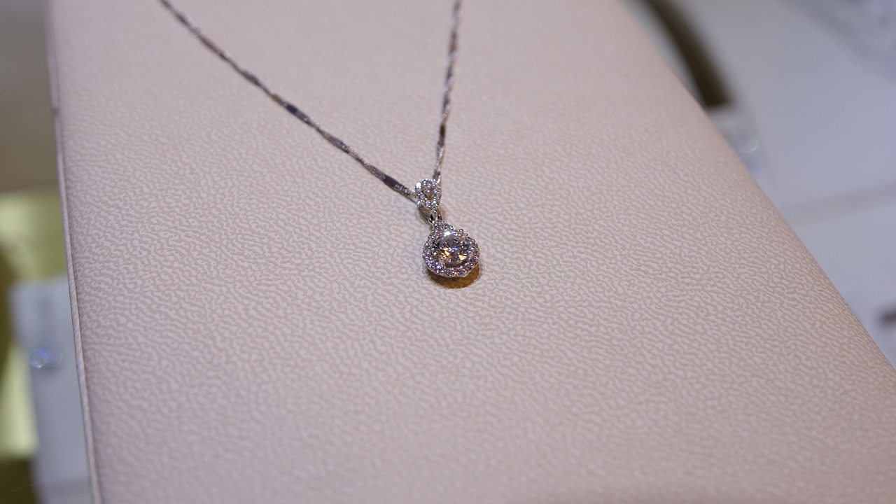 diamond diamond necklace beautiful diamond necklace free photo