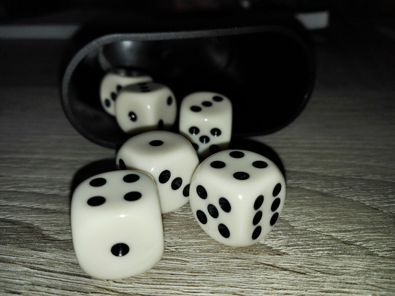 playing dice craps dots free photo