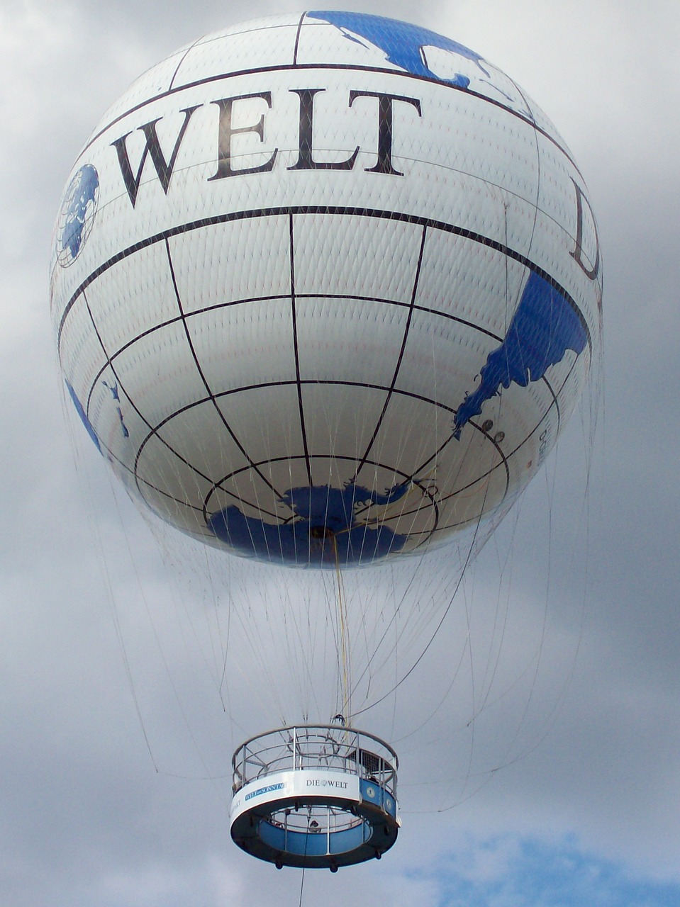 die welt balloon berlin free photo