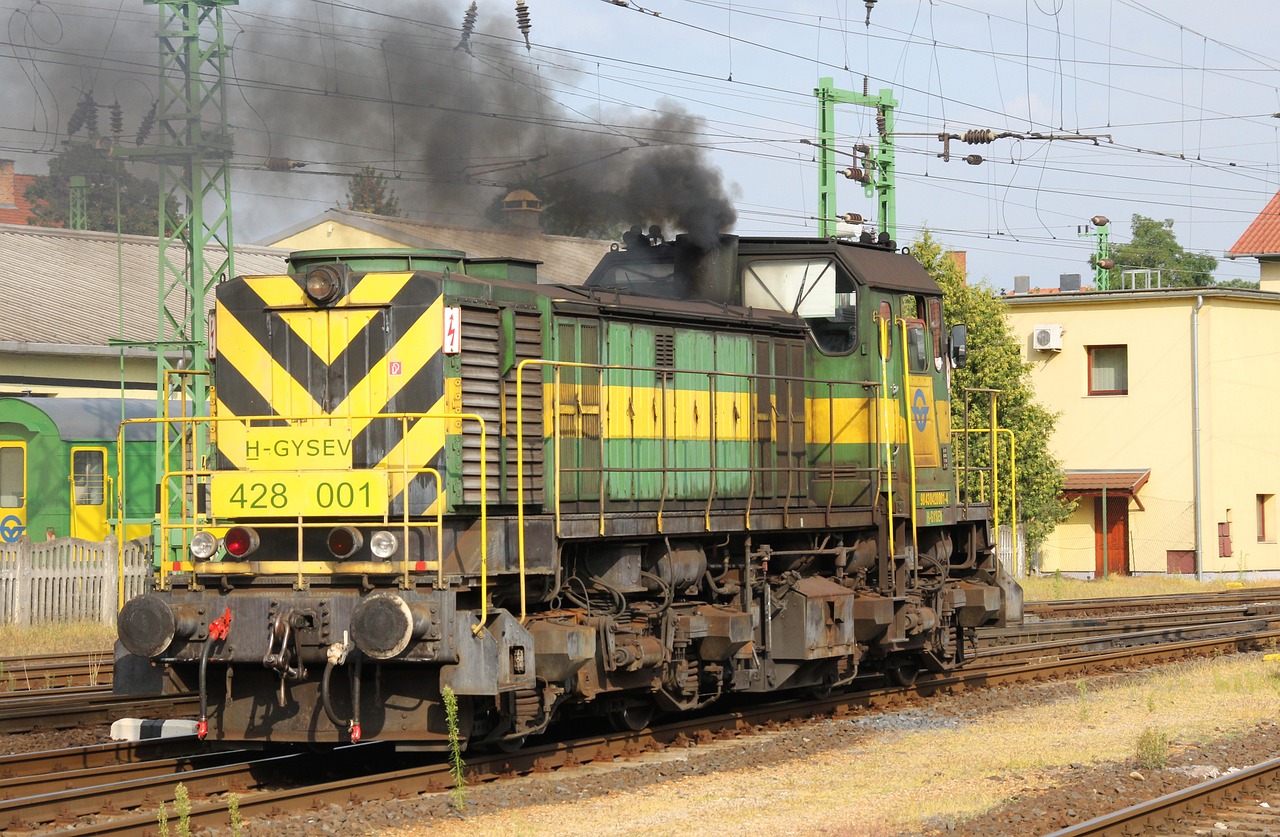 diesel locomotive railway verschublok free photo