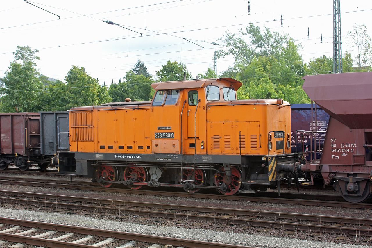 diesel locomotive deutsche bahn railway free photo
