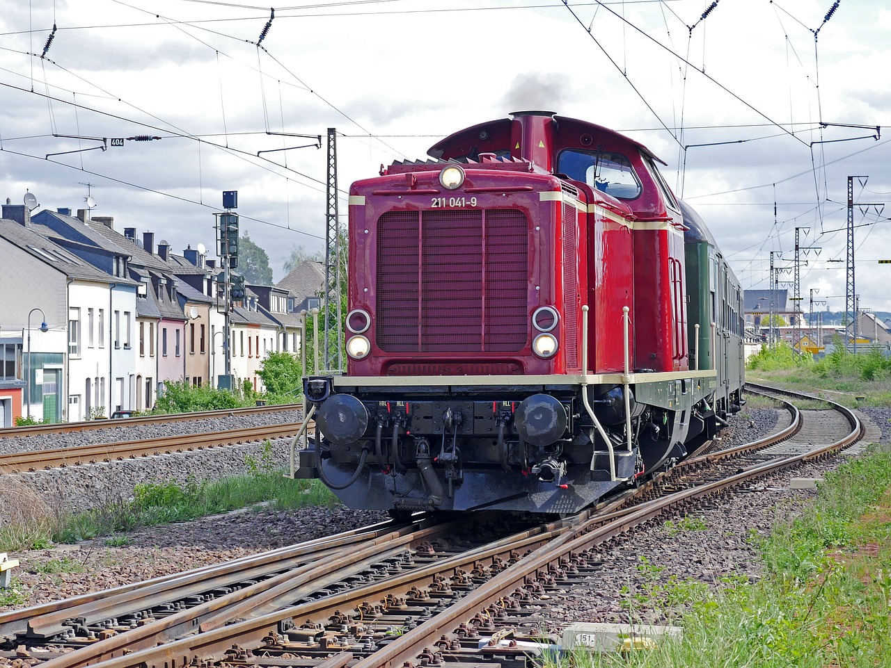 diesel locomotive  universal locomotive  branch line free photo