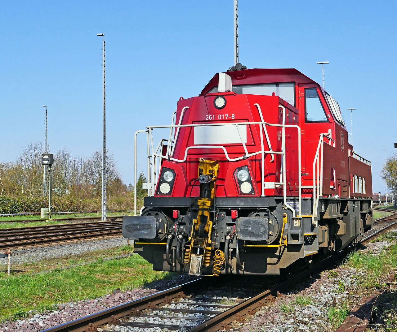 diesel locomotive  switcher  modern free photo