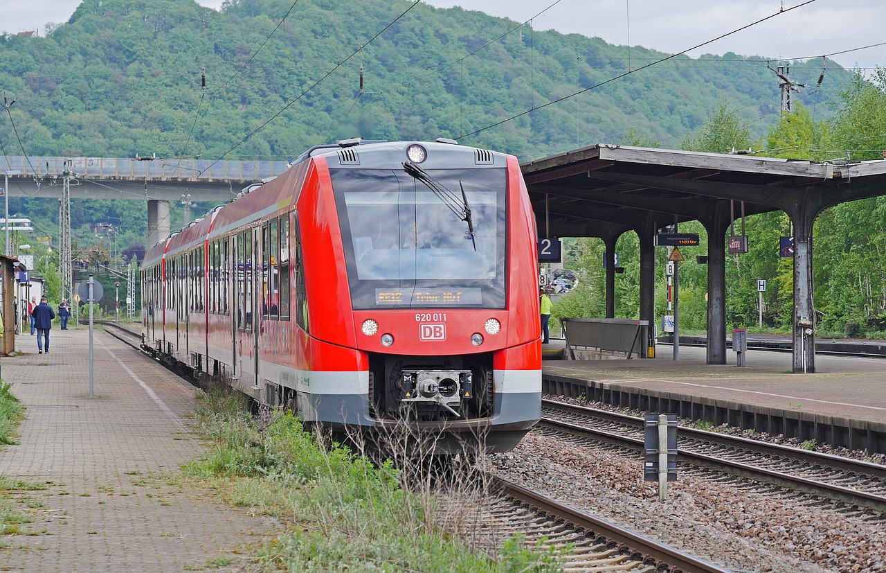 diesel railcar  deutsche bahn  nationwide free photo