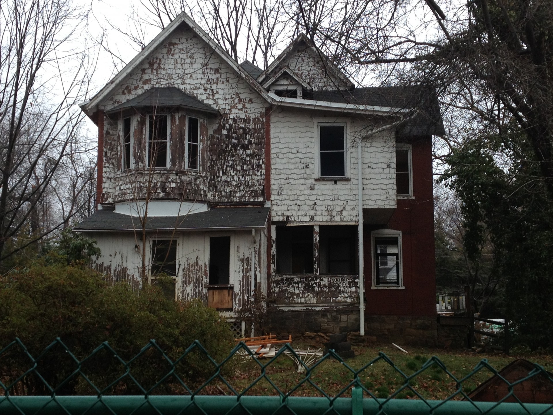 house decrepit dilapidated free photo