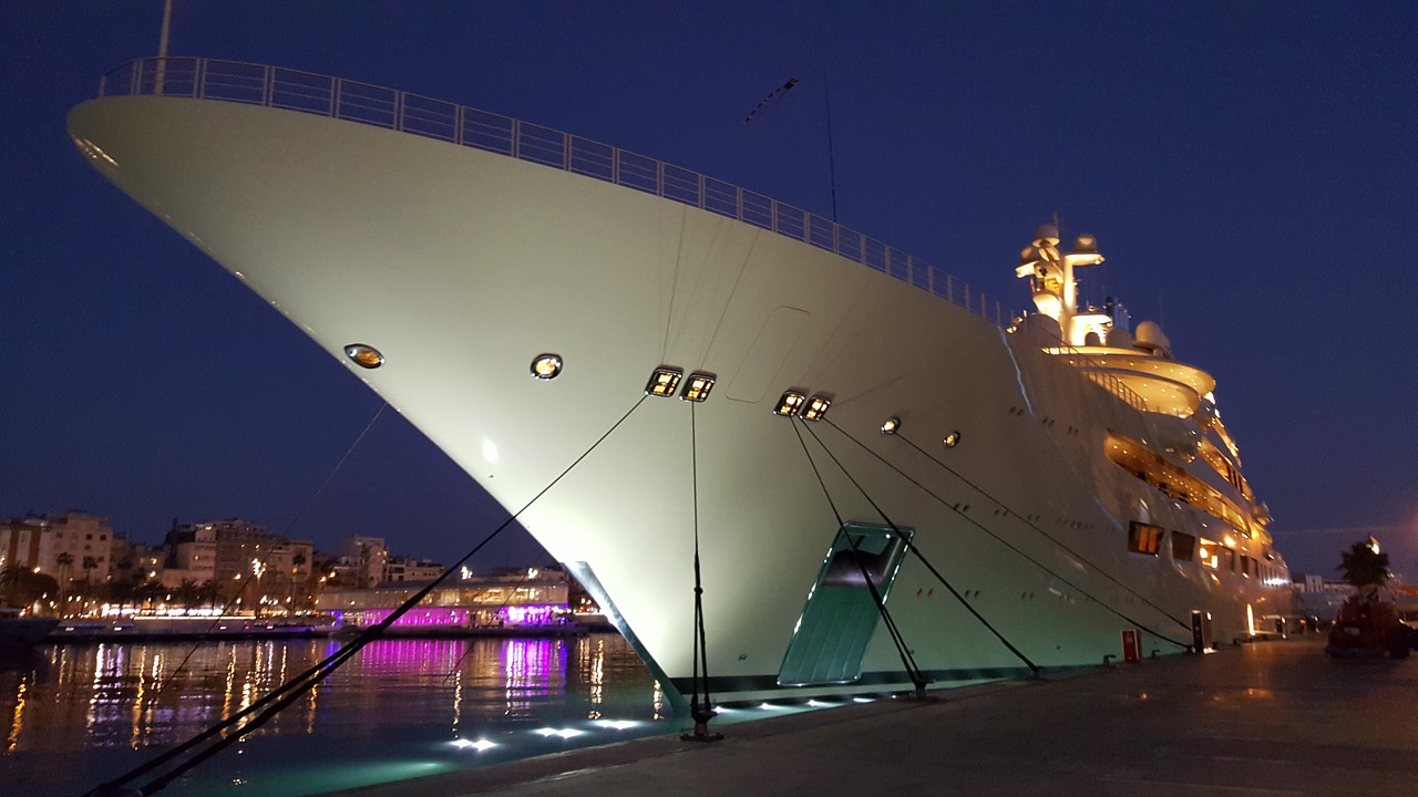 dilbar superyacht port vell free photo