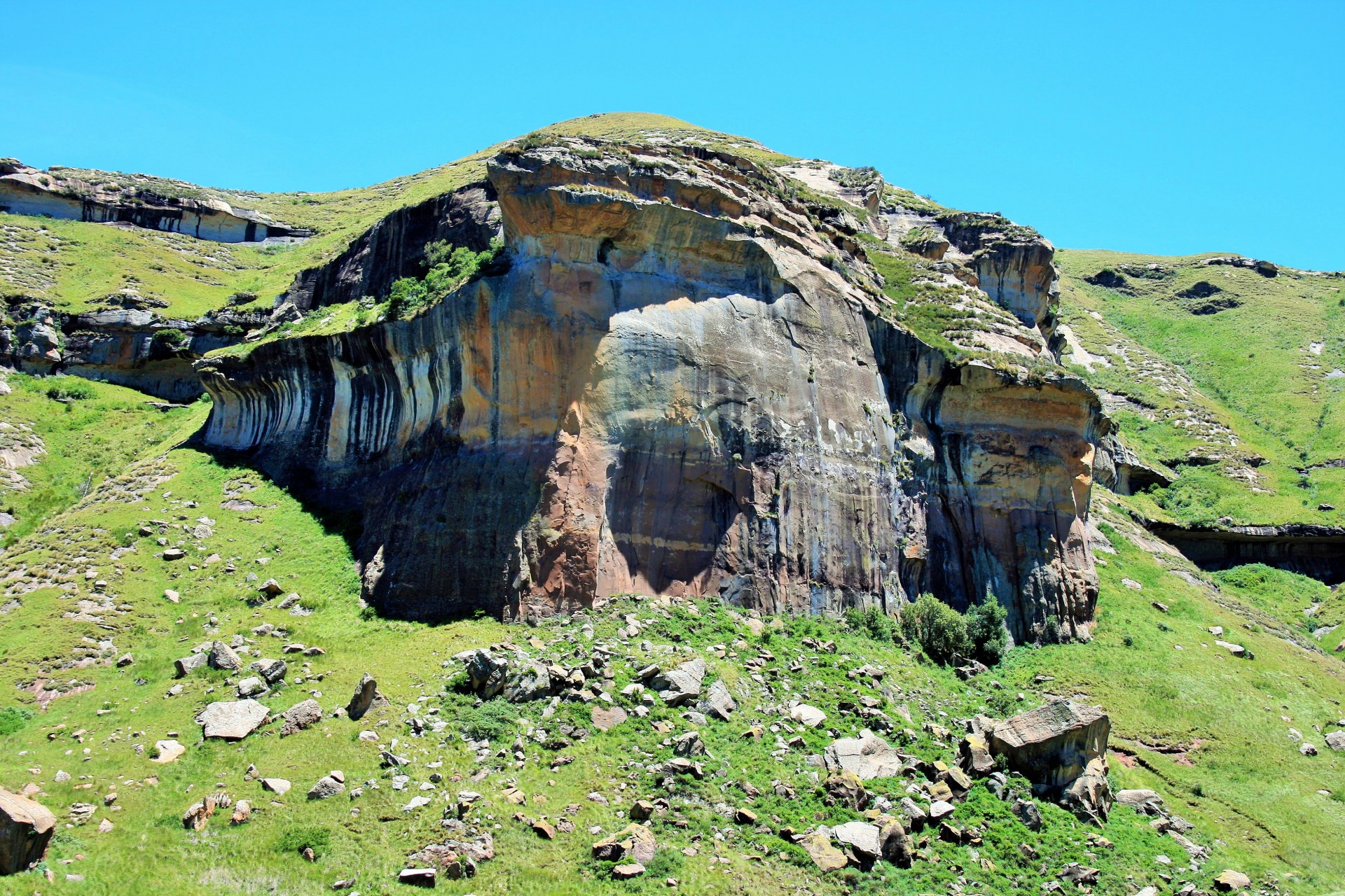 mountain landscape eastern free state dimple in sandstone cliff free photo