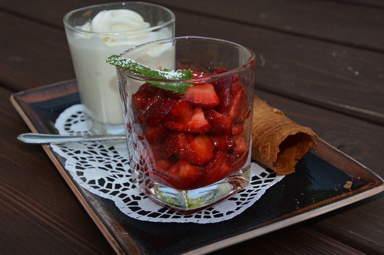 dine  dessert  strawberries free photo