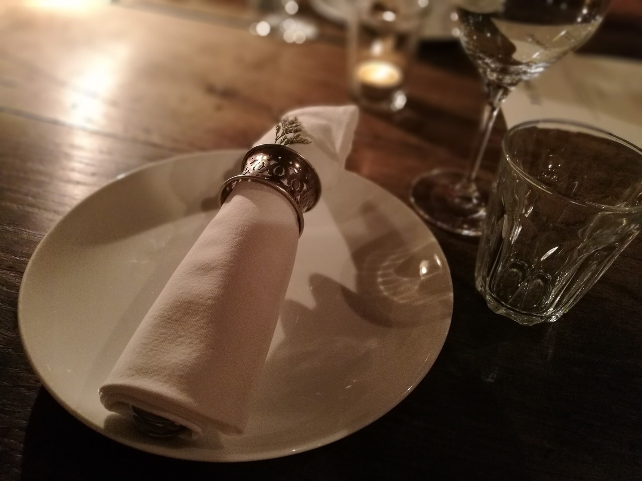 dinner table napkins free photo