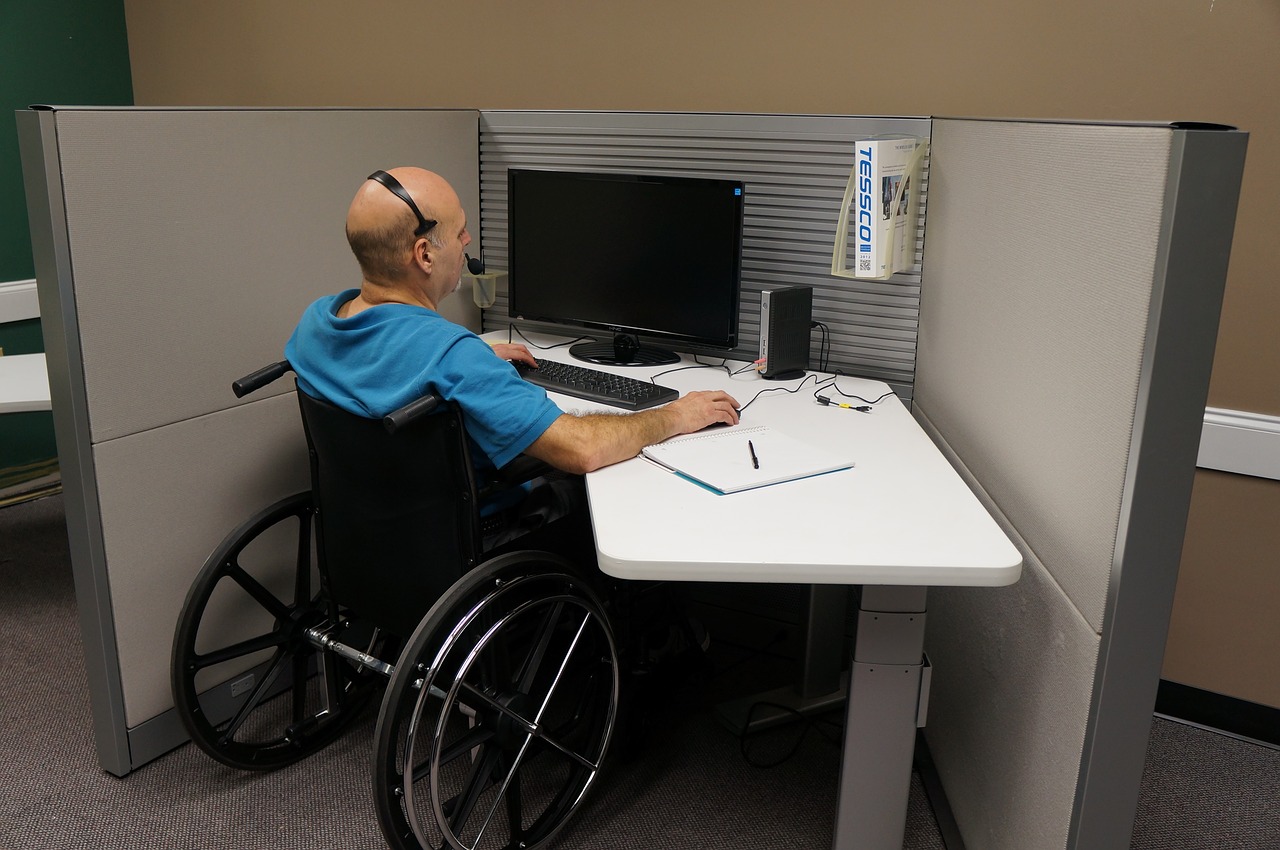 disabled veteran call free photo