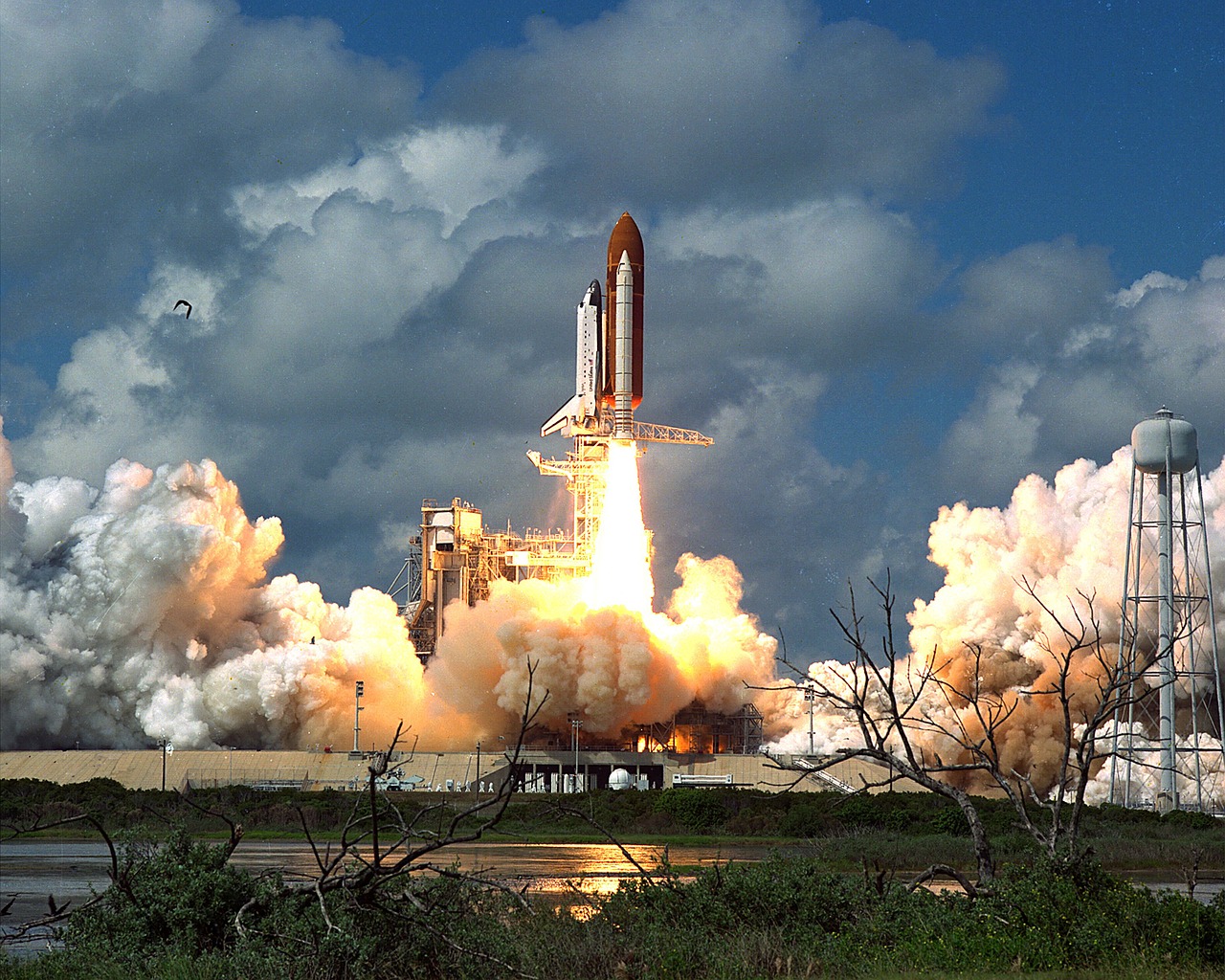 discovery space shuttle launch mission free photo