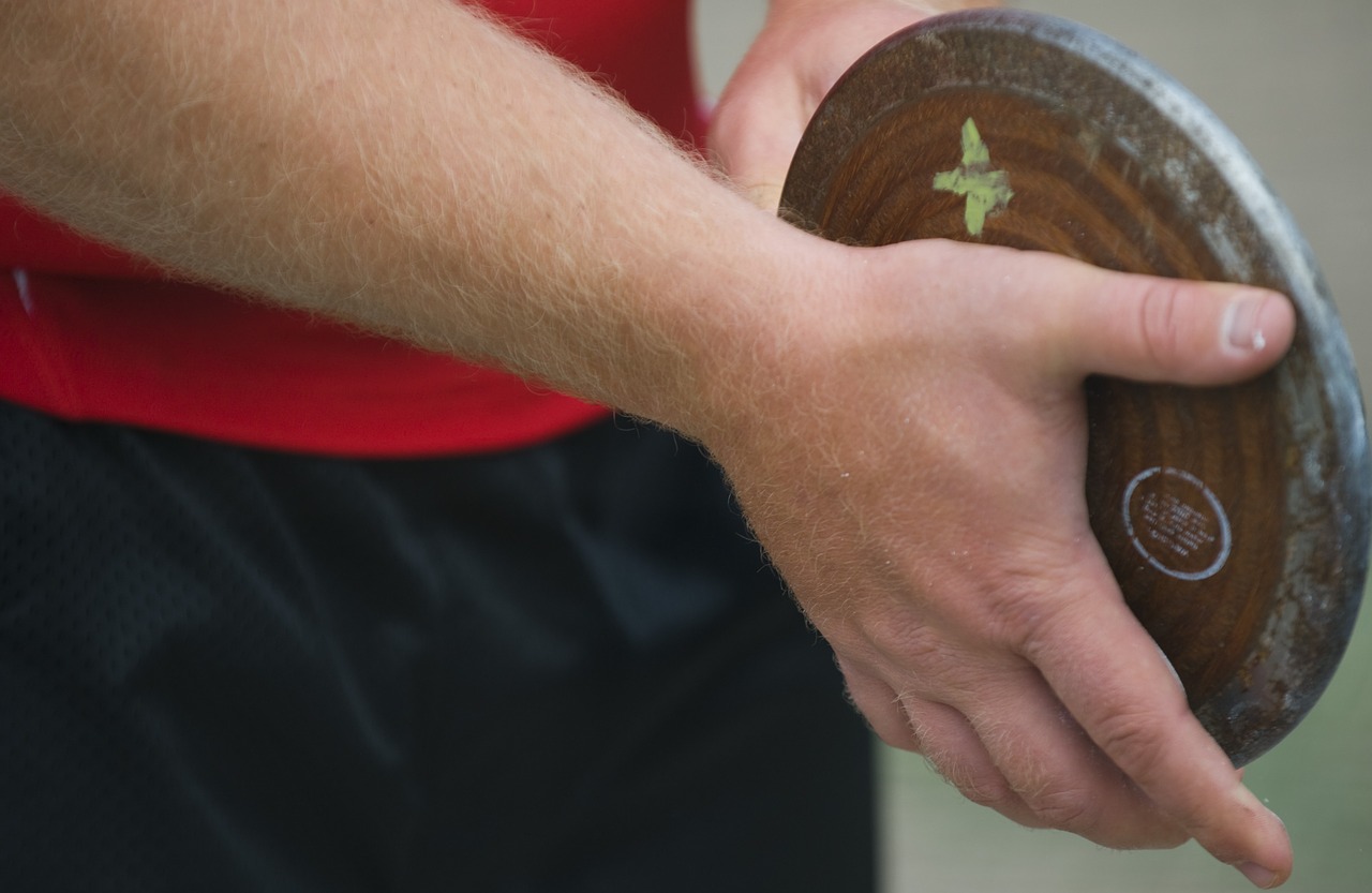 discus thrower preparation free photo