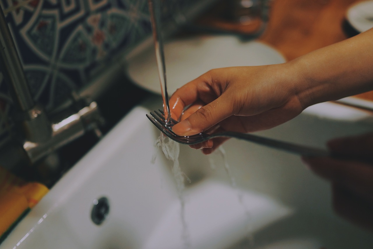 dishes sink tap free photo