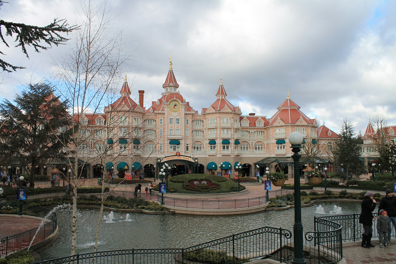 castle pond fountain free photo