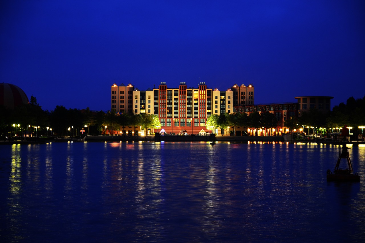 disneyland paris manhatten hotel lake free photo