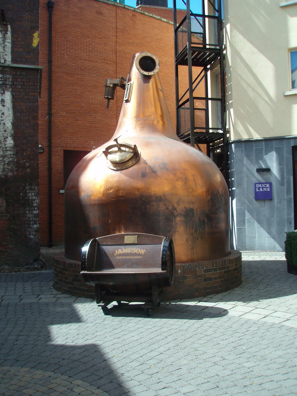 distill jameson dublin free photo